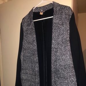 Women’s Black & White Size 14/16 Avenue Blazer!